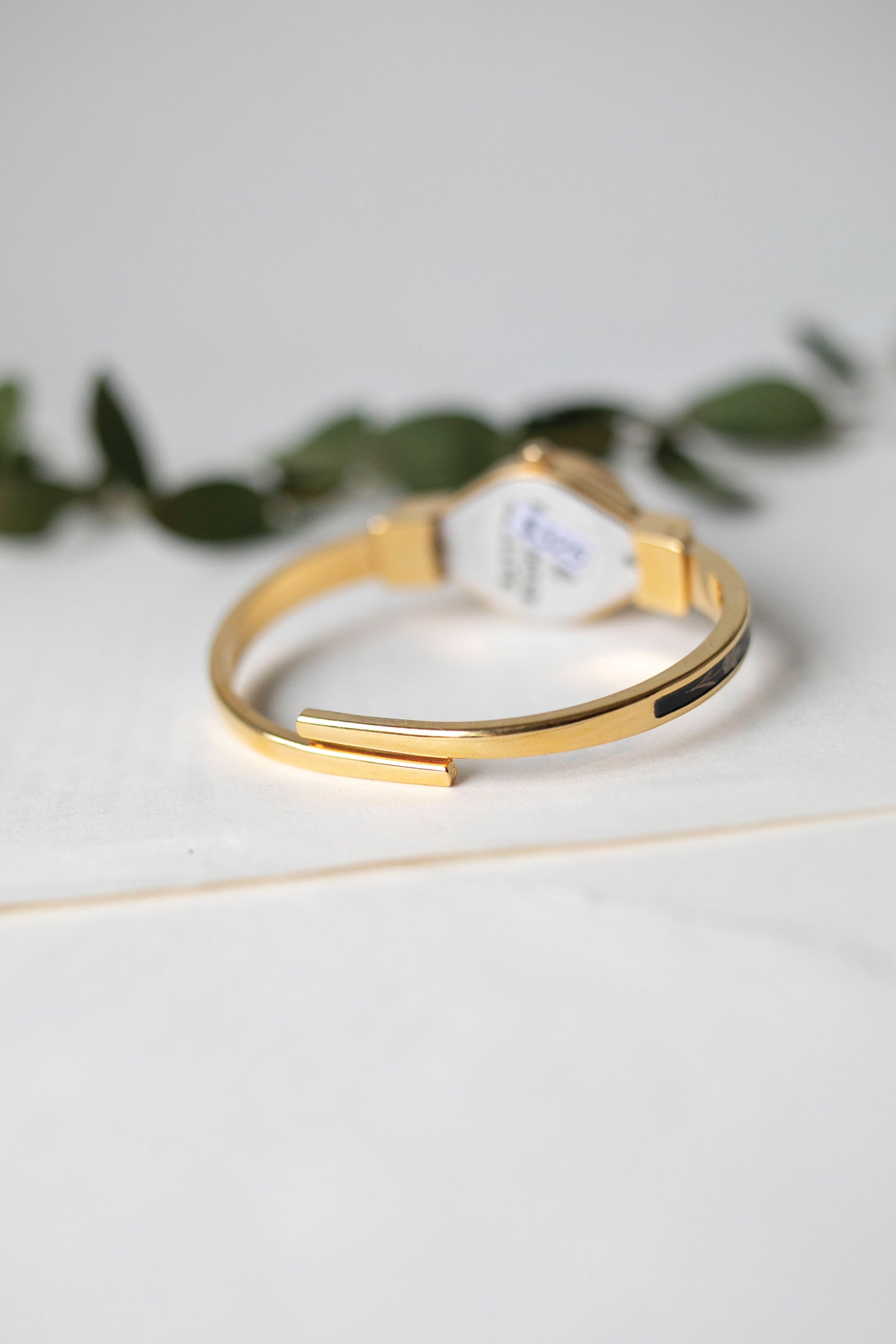 True Vintage: White Hibiscus (Peek-a-boo Flip Watch)