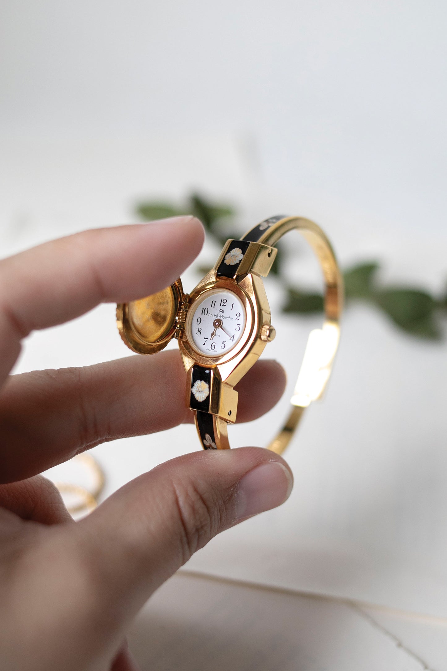 True Vintage: White Hibiscus (Peek-a-boo Flip Watch)