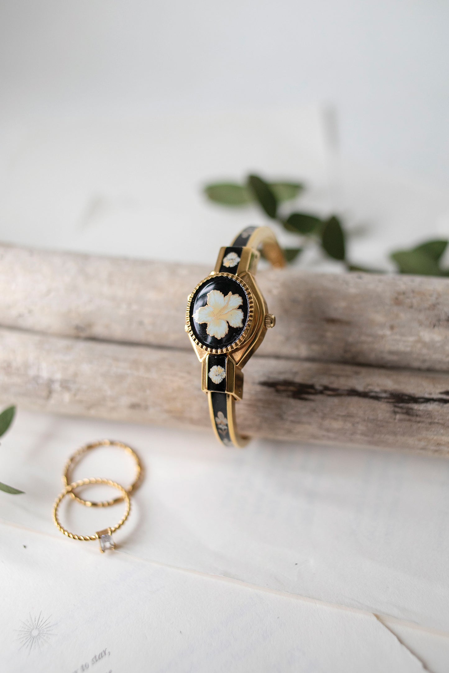 True Vintage: White Hibiscus (Peek-a-boo Flip Watch)