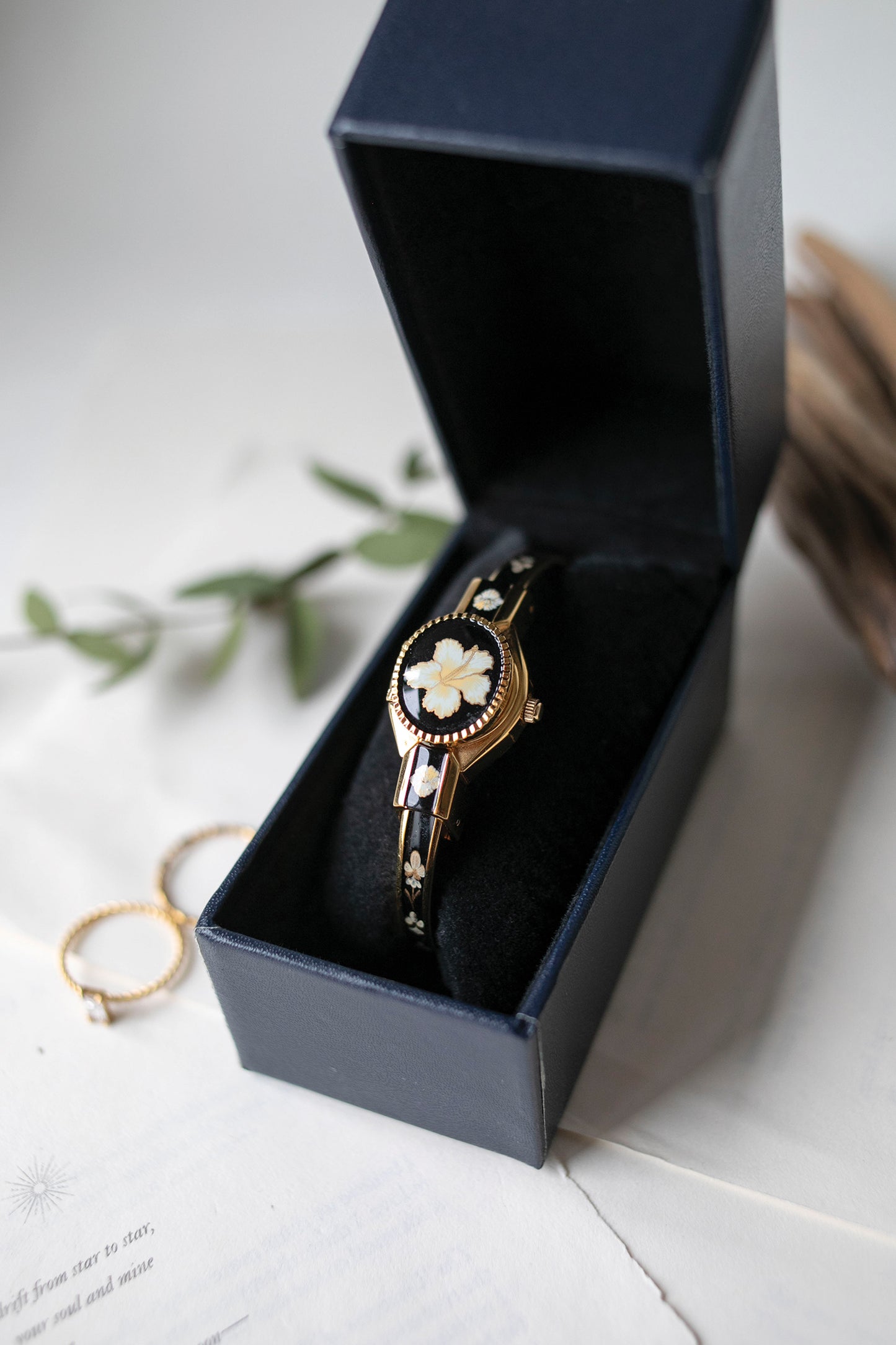 True Vintage: White Hibiscus (Peek-a-boo Flip Watch)