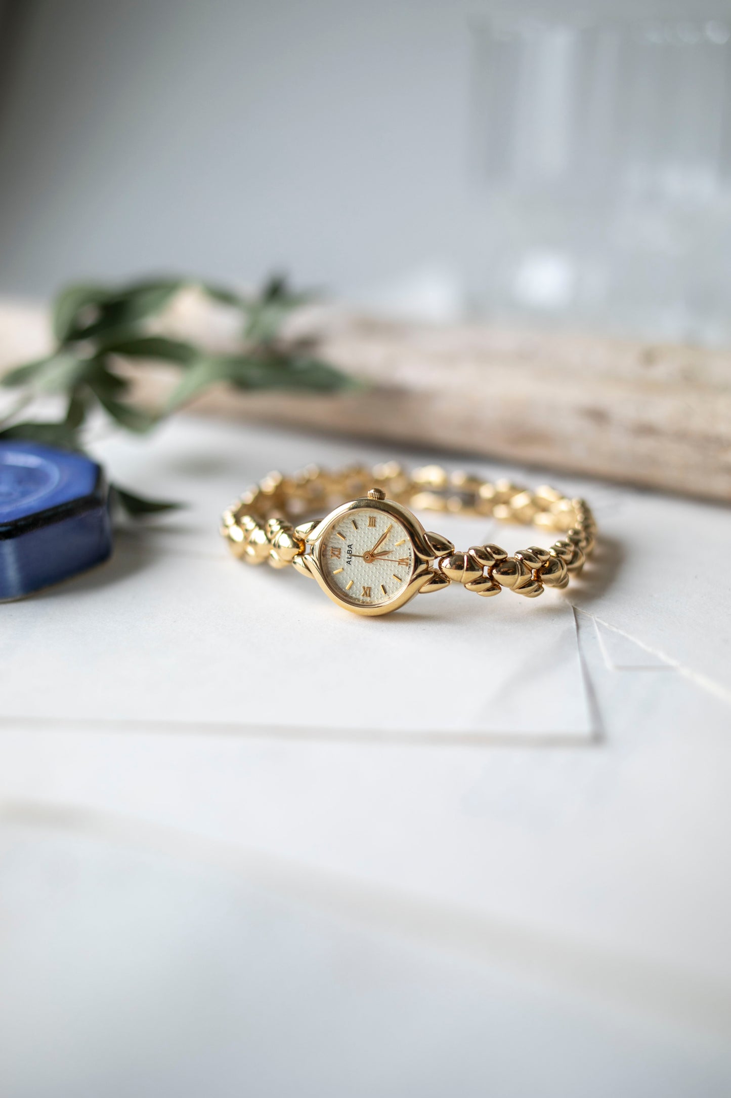 True Vintage: Alba Kora (Gold)