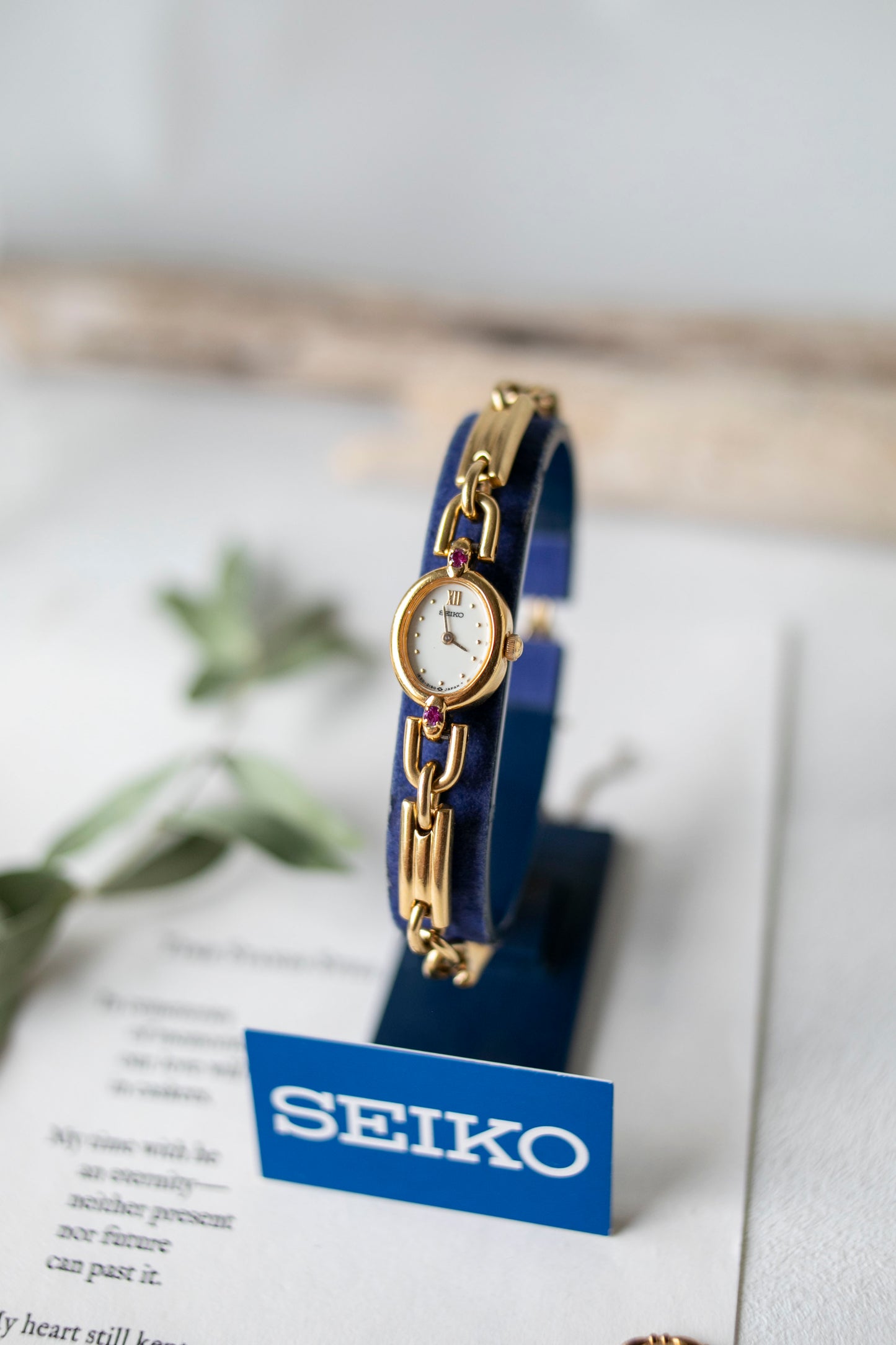 True Vintage: Seiko S227 (Gold)