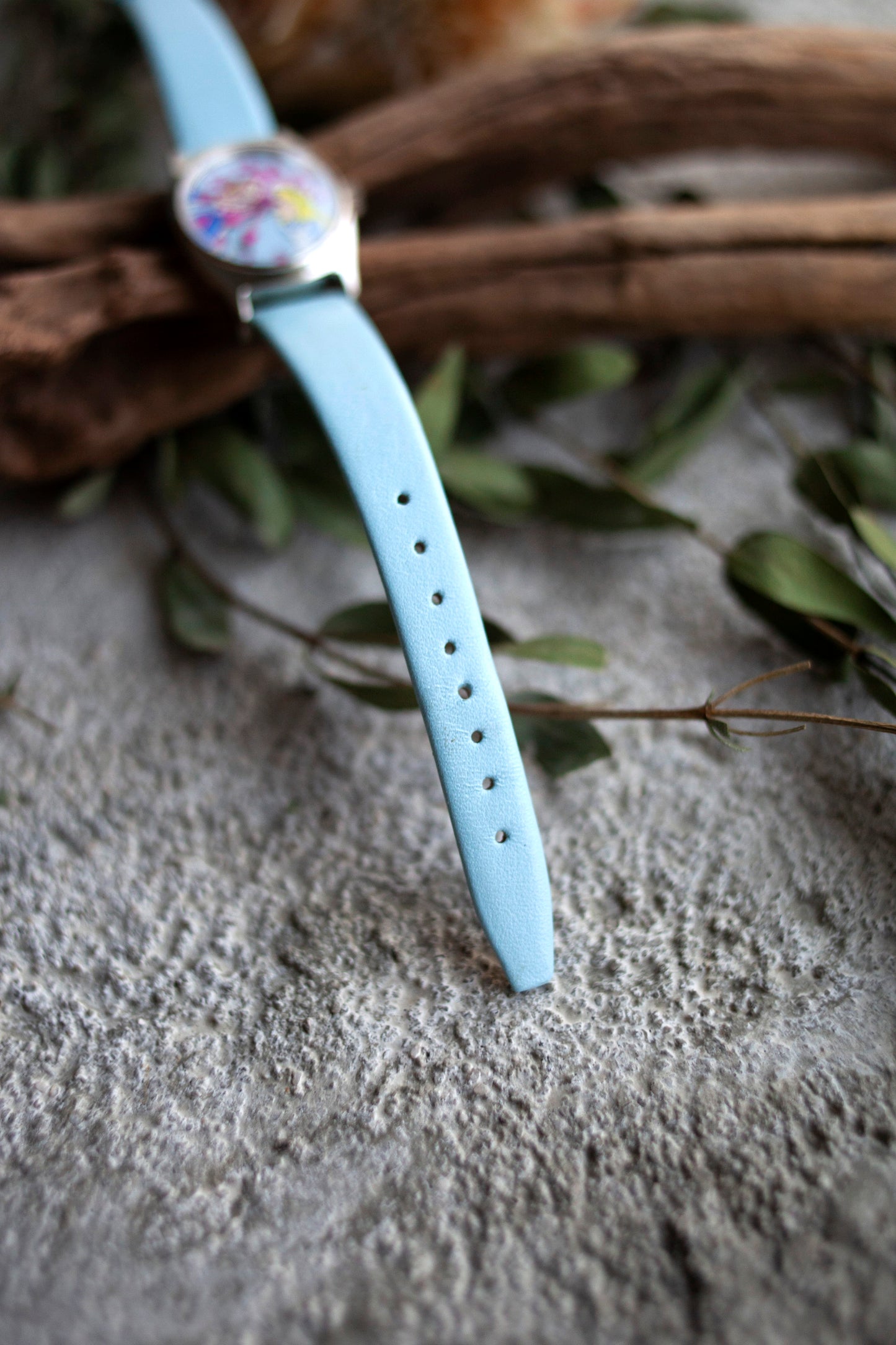 Premium Vintage: Alice in a Teacup