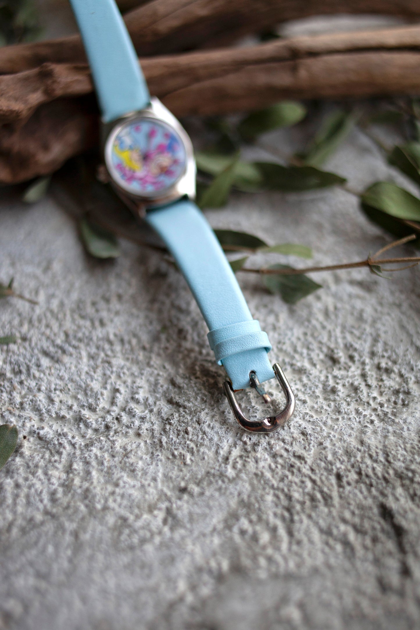 Premium Vintage: Alice in a Teacup