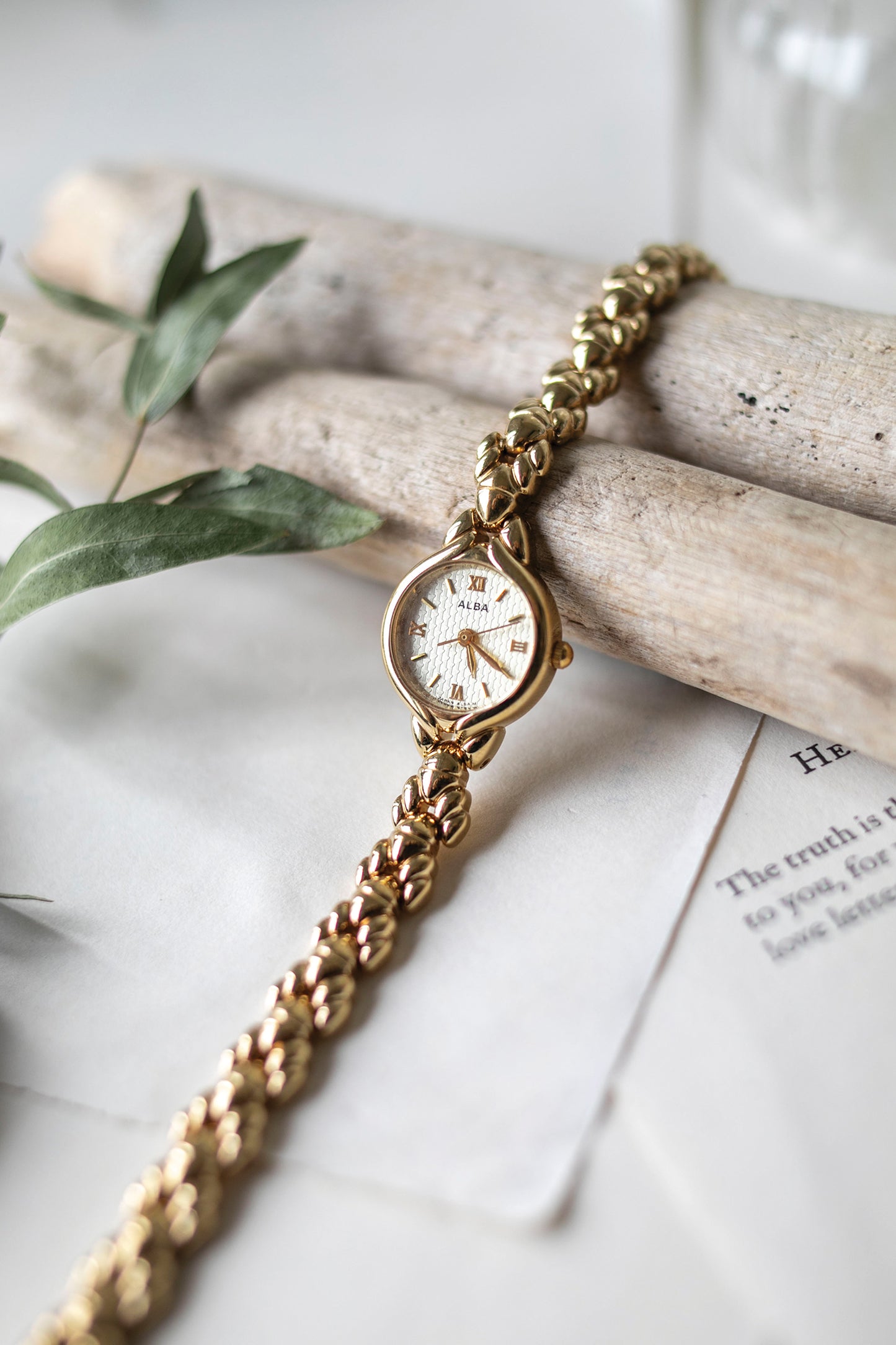 True Vintage: Alba Kora (Gold)