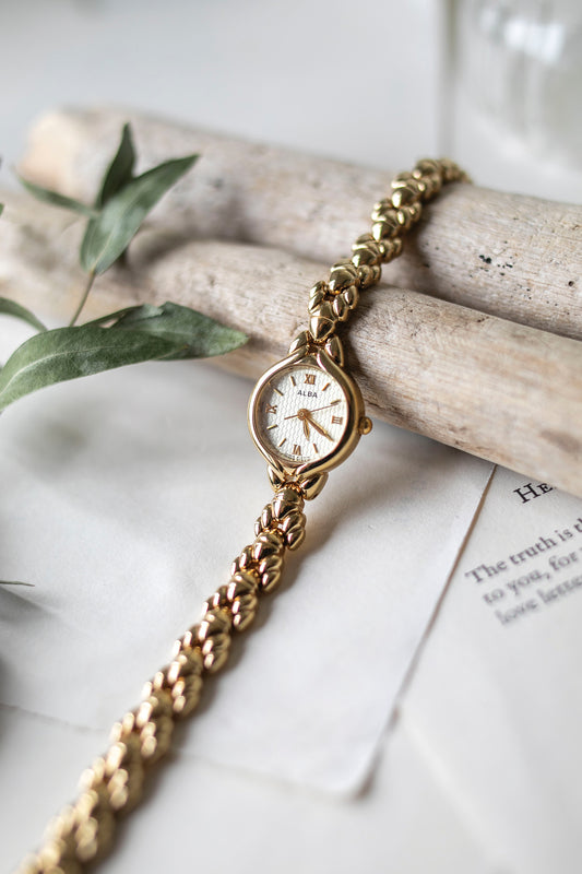 True Vintage: Alba Kora (Gold)