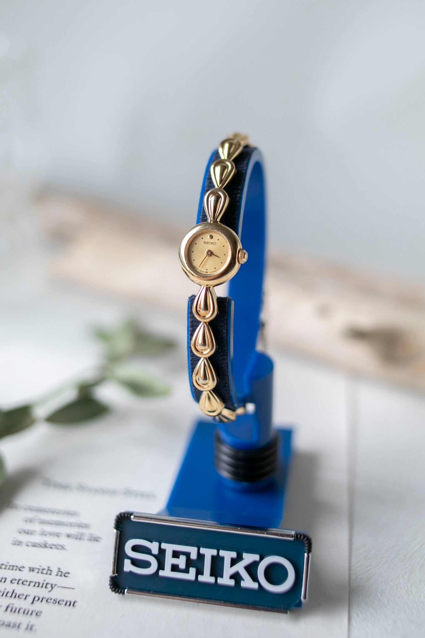 True Vintage: Seiko S217 (Gold)