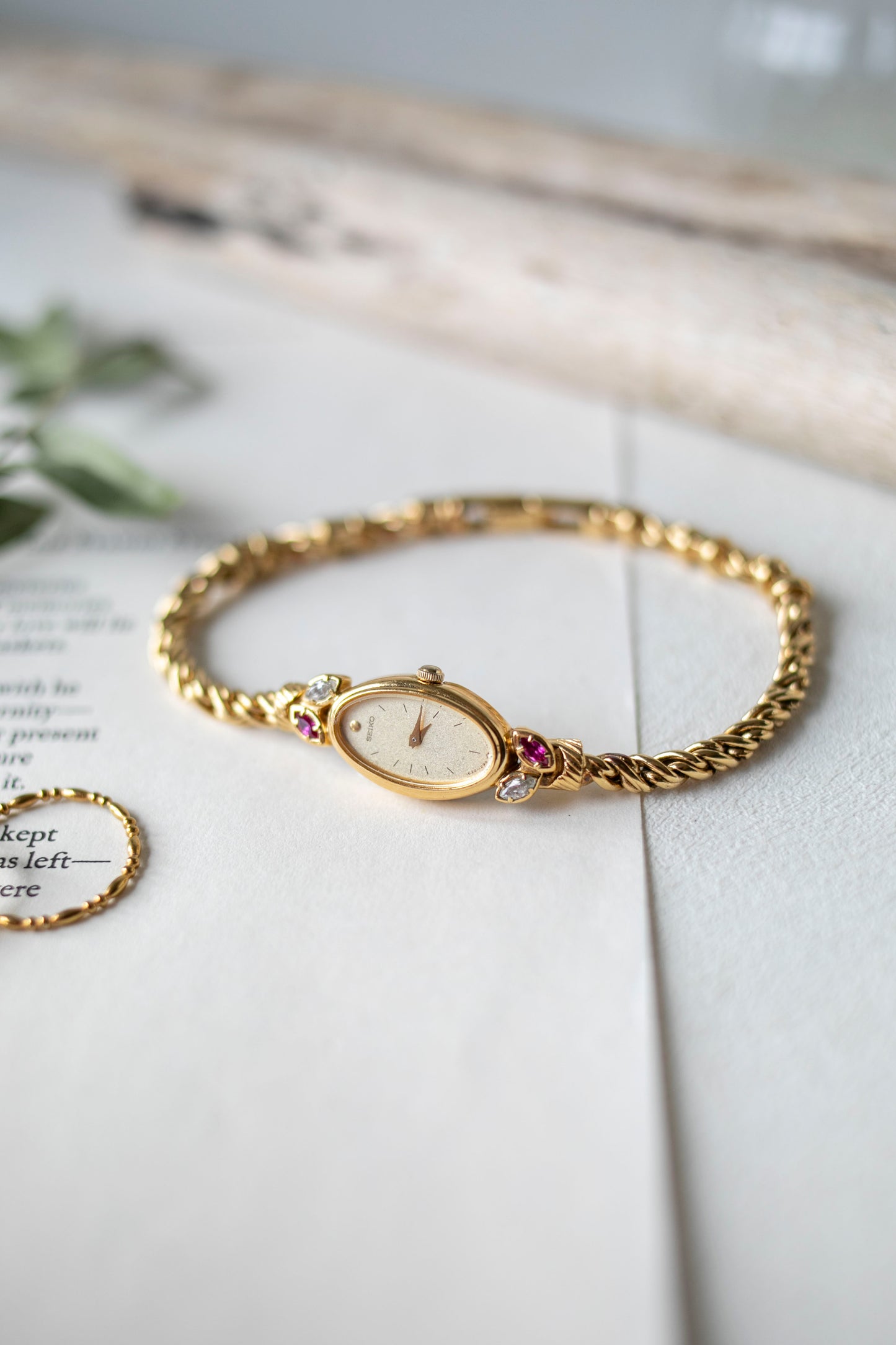 True Vintage: Seiko S234 (Gold)