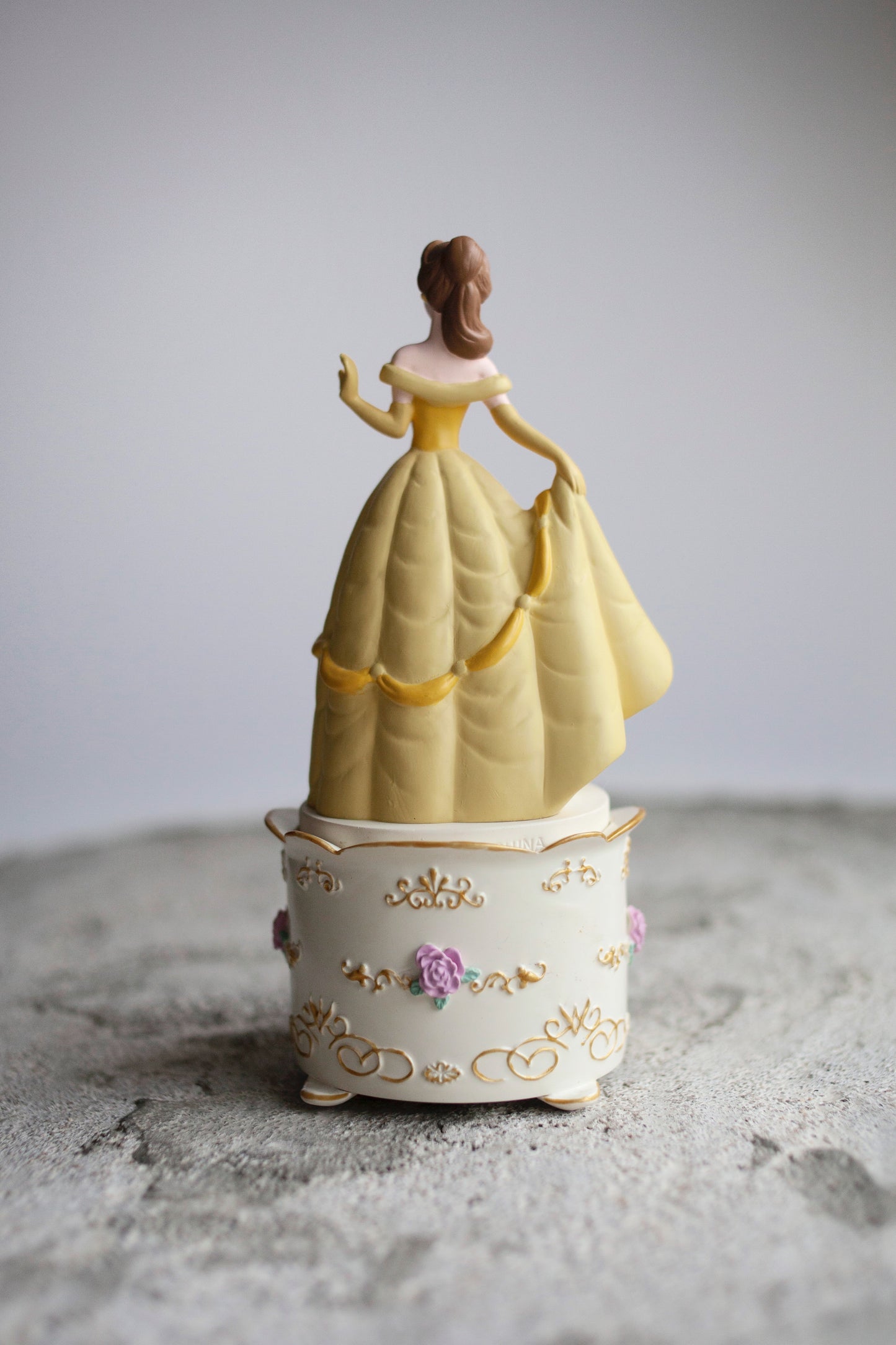 Premium Vintage: Statuesque Belle