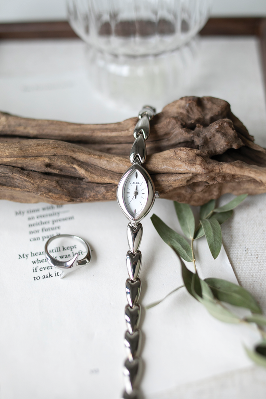 True Vintage: Alba Cintra (White/Silver)