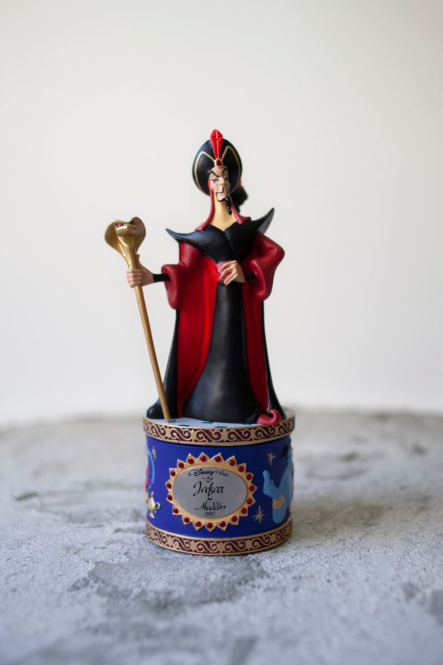 Premium Vintage: Limited Edition Reversible Aladdin & Jafar
